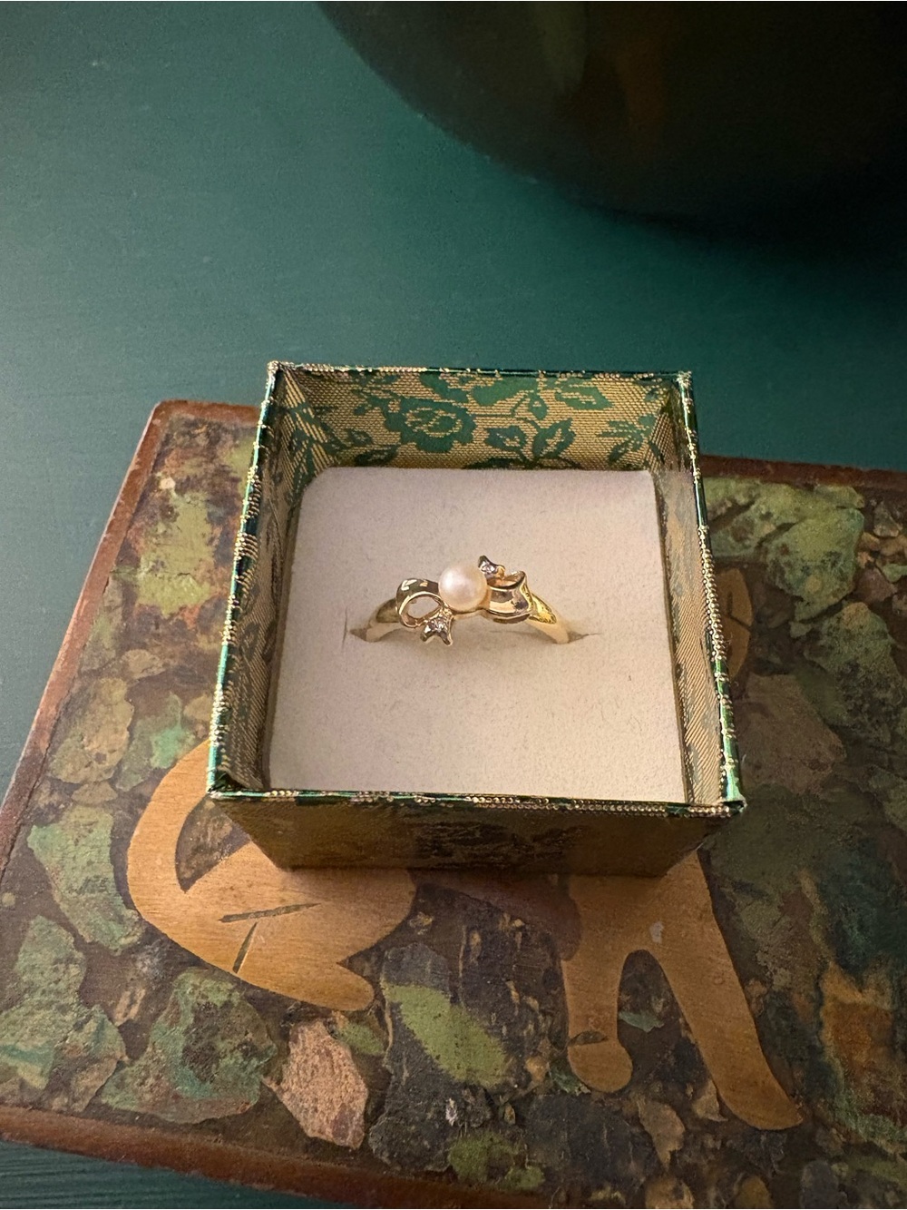 10k Yellow Gold Pearl Bow and Diamond Accent Ring - Classic Women's Ring